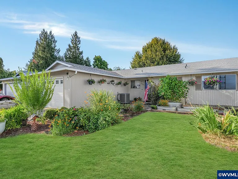 1349 Juniper St N in Keizer, OR