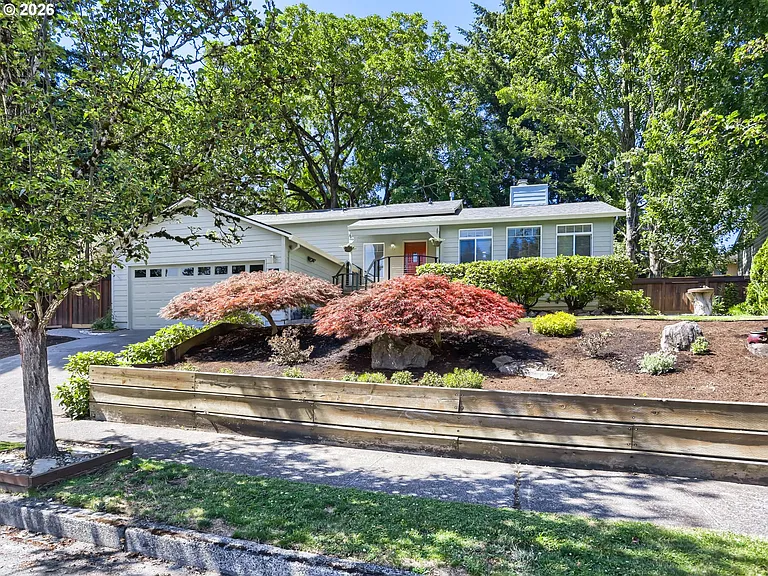9411 SW Siletz Dr in Tualatin, OR